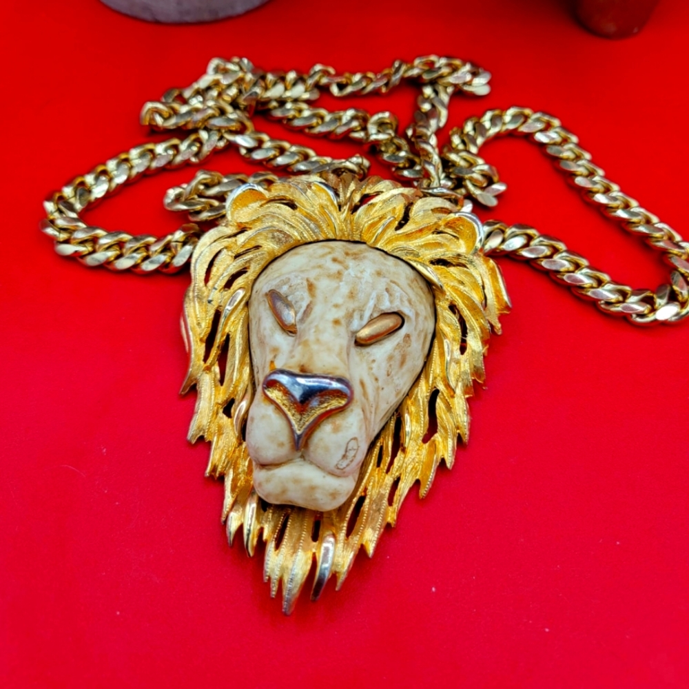 Vintage By Razza Lions head Necklace